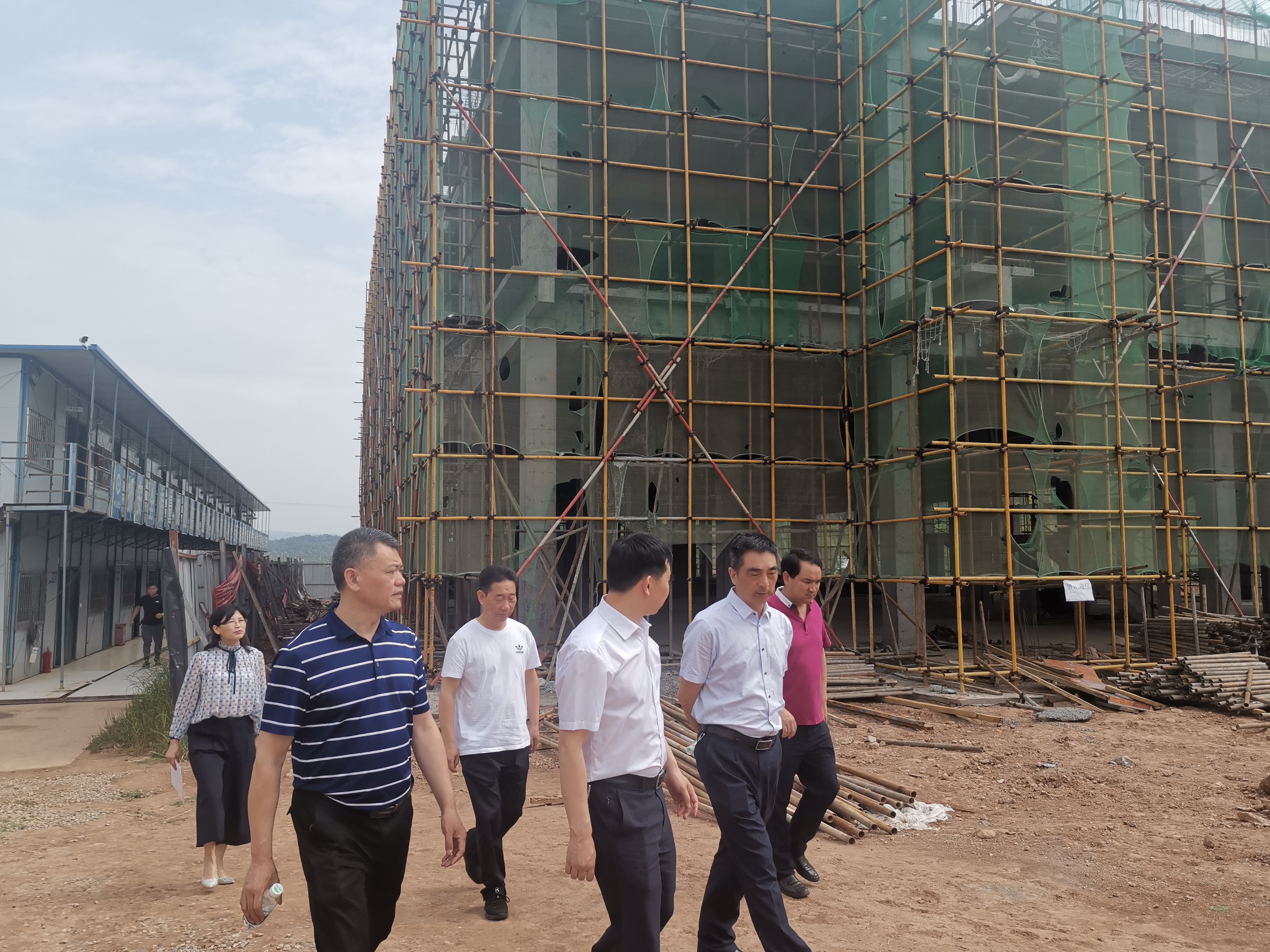 张登宪深入恩阳区现场督查公共实训基地建设项目工作_巴中市人力资源